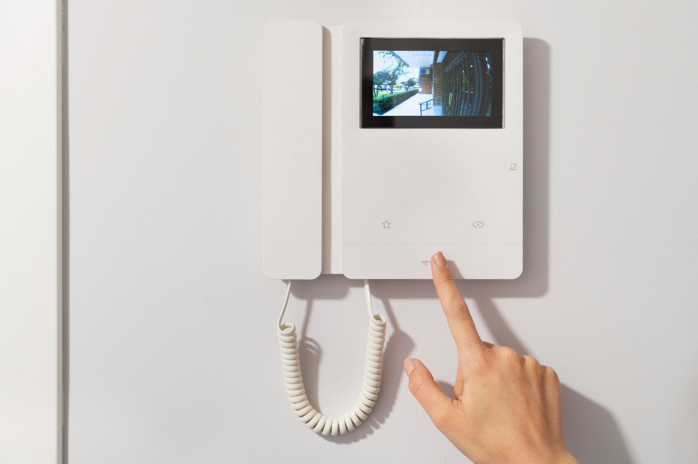 Wired intercom system